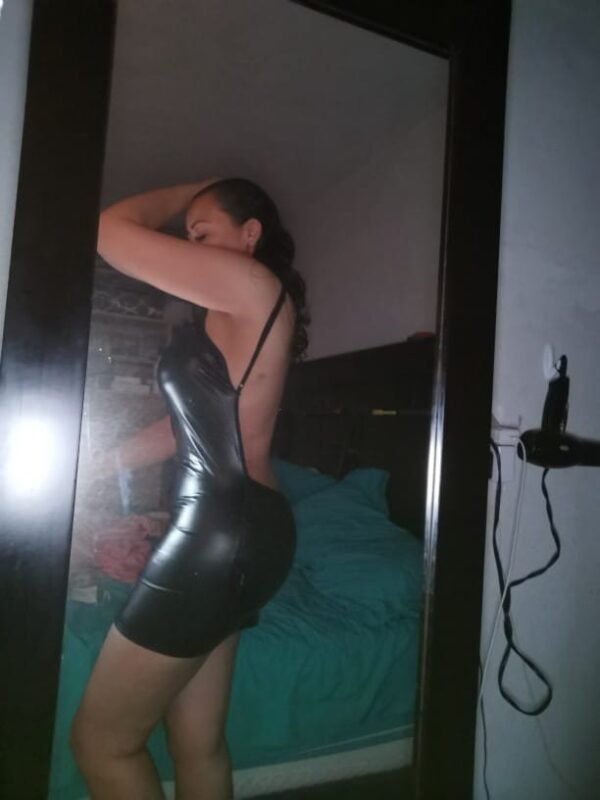 Vestido corto espalda abierta vinipiel - Imagen 3
